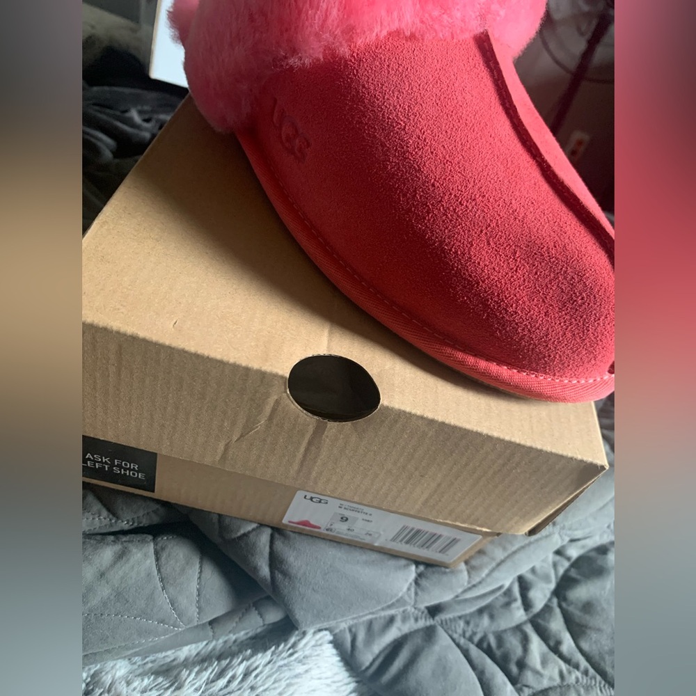 Ugg slippers, strawberry sorbet pinkish colour. Size 9 womens.